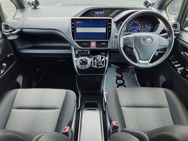 TOYOTA VOXY HYBRID 2020