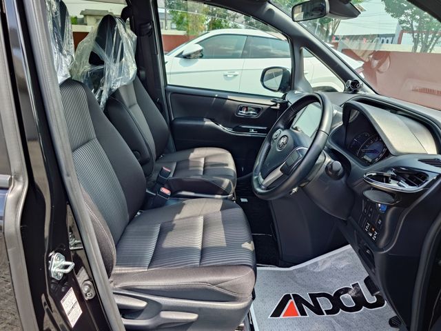 TOYOTA VOXY HYBRID 2020