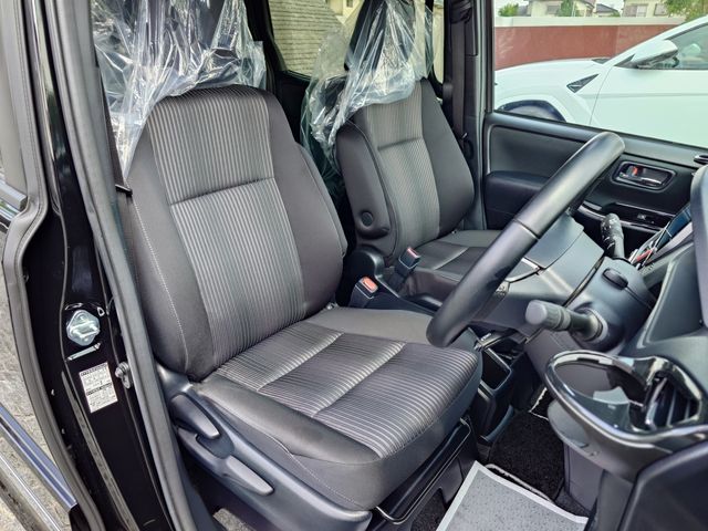 TOYOTA VOXY HYBRID 2020