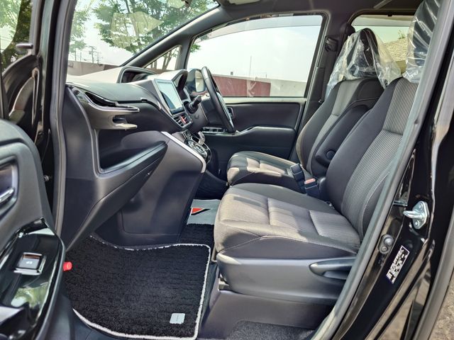 TOYOTA VOXY HYBRID 2020