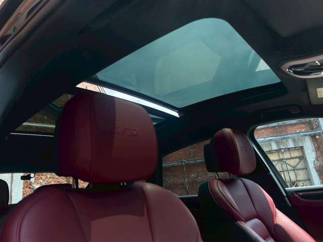 PORSCHE PORSCHE Macan 2023