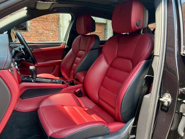 PORSCHE PORSCHE Macan 2023