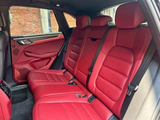 PORSCHE PORSCHE Macan 2023