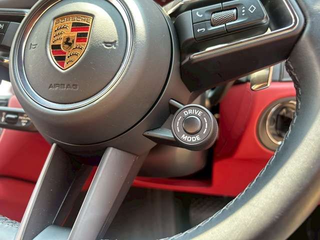 PORSCHE PORSCHE Macan 2023