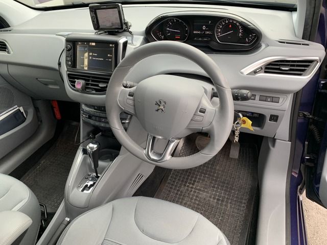 PEUGEOT PEUGEOT 208 2013