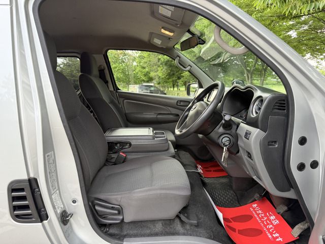 NISSAN NV350 CARAVAN 4WD 2013