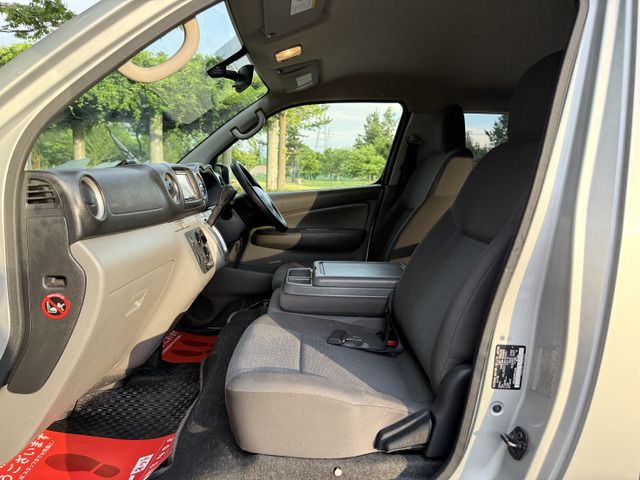 NISSAN NV350 CARAVAN 4WD 2013