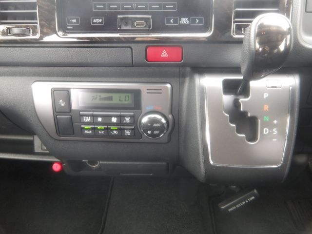 TOYOTA HIACE van 2WD 2019