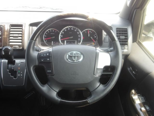 TOYOTA HIACE van 2WD 2019