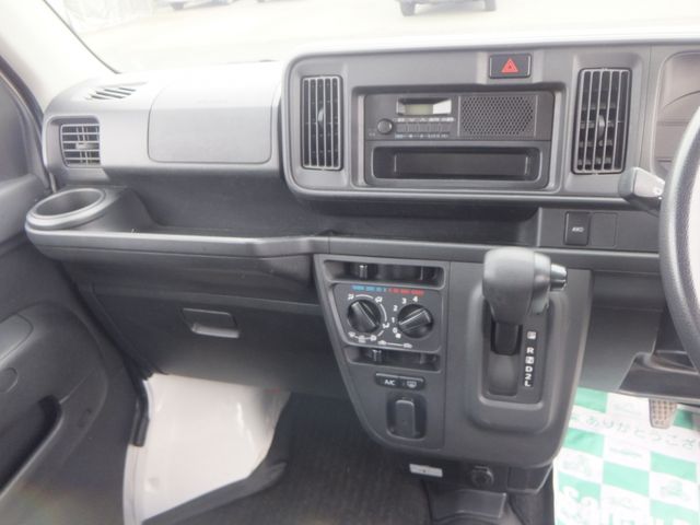 DAIHATSU HIJET CARGO 4WD 2019