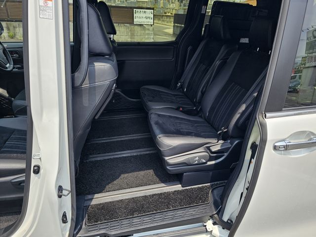 TOYOTA ESQUIRE HYBRID 2019