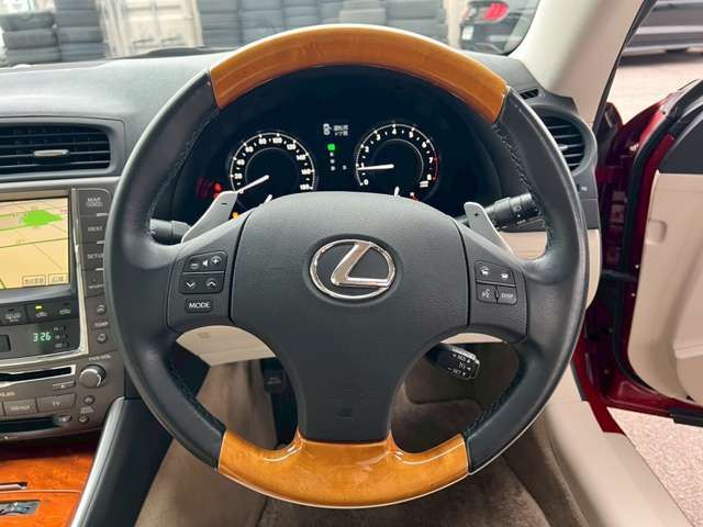 TOYOTA LEXUS IS250C 2010
