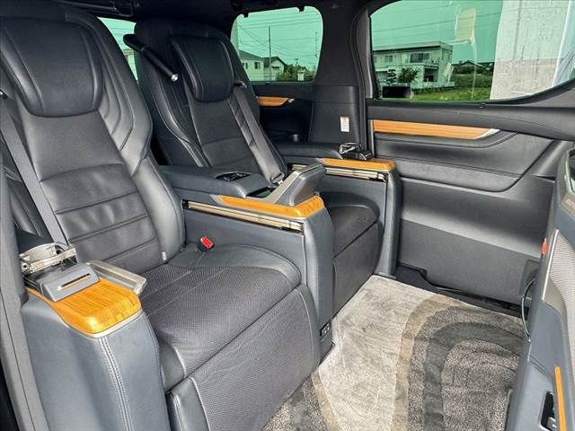TOYOTA ALPHARD hybrid 4WD 2018