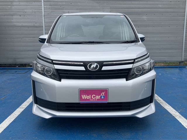 TOYOTA VOXY 4WD 2014