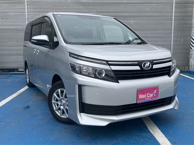 TOYOTA VOXY 4WD 2014