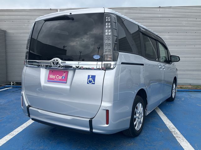 TOYOTA VOXY 4WD 2014