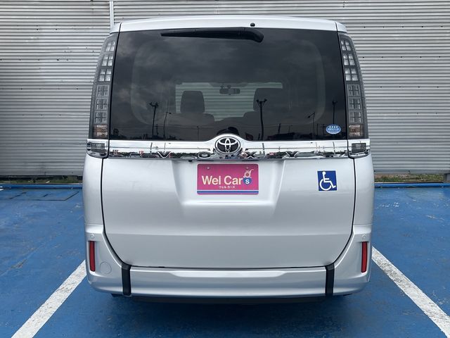 TOYOTA VOXY 4WD 2014
