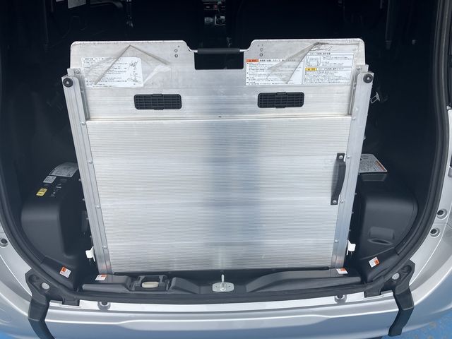 TOYOTA VOXY 4WD 2014