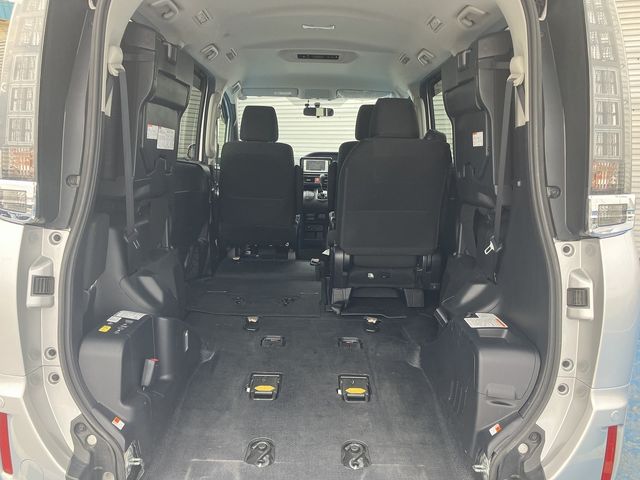 TOYOTA VOXY 4WD 2014