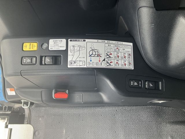 TOYOTA VOXY 4WD 2014