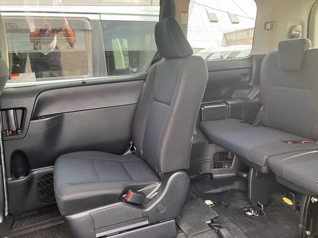 TOYOTA VOXY 4WD 2014