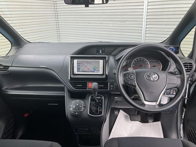 TOYOTA VOXY 4WD 2014