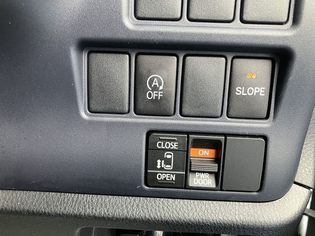 TOYOTA VOXY 4WD 2014