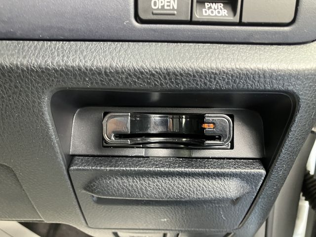 TOYOTA VOXY 4WD 2014