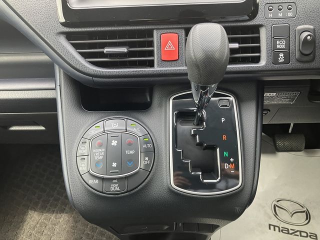 TOYOTA VOXY 4WD 2014