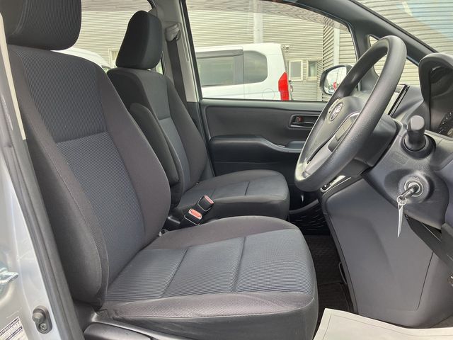 TOYOTA VOXY 4WD 2014