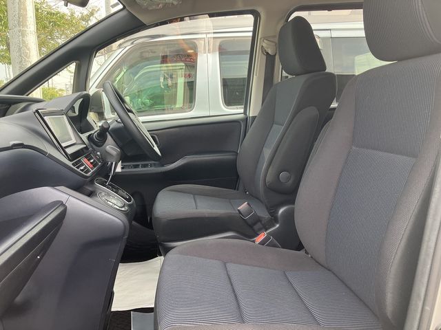 TOYOTA VOXY 4WD 2014