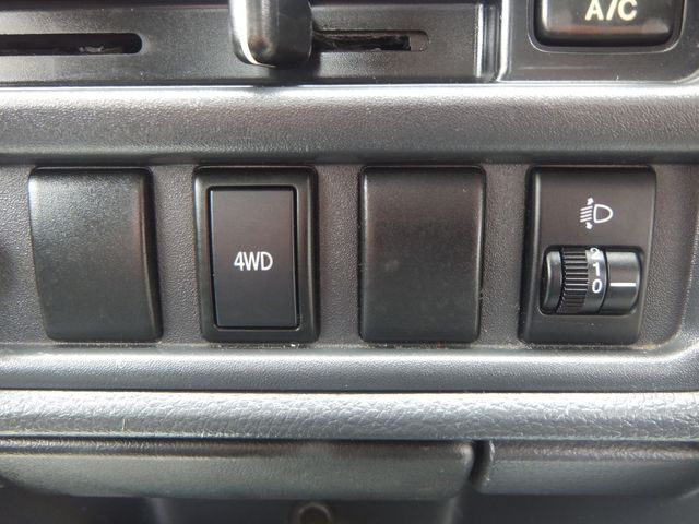 NISSAN NT100 CLIPPER 4WD 2018