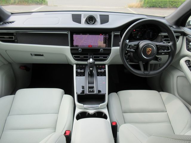 PORSCHE PORSCHE Macan 2023