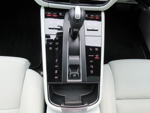 PORSCHE PORSCHE Macan 2023