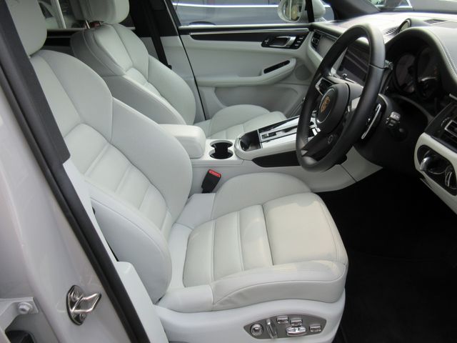 PORSCHE PORSCHE Macan 2023