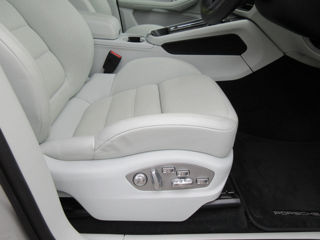 PORSCHE PORSCHE Macan 2023