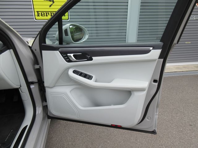 PORSCHE PORSCHE Macan 2023