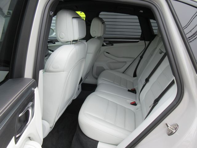 PORSCHE PORSCHE Macan 2023