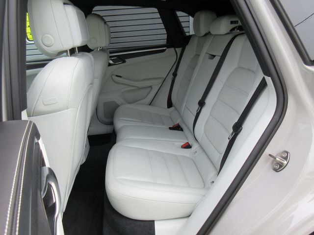 PORSCHE PORSCHE Macan 2023