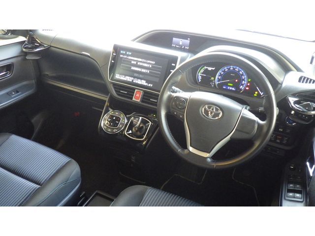 TOYOTA VOXY HYBRID 2016
