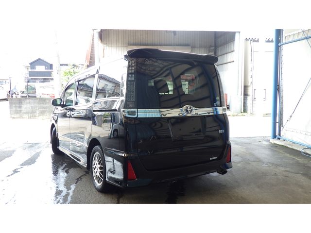 TOYOTA VOXY HYBRID 2016