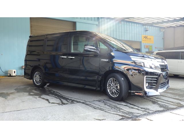 TOYOTA VOXY HYBRID 2016