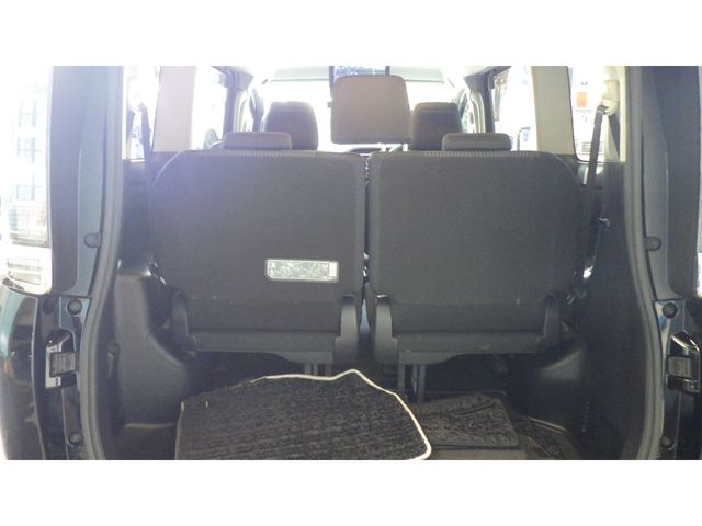 TOYOTA VOXY HYBRID 2016