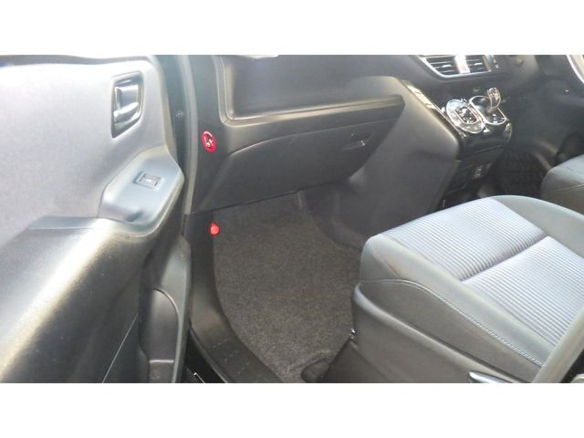 TOYOTA VOXY HYBRID 2016