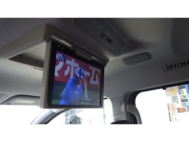 TOYOTA VOXY HYBRID 2016