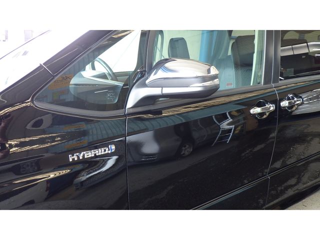 TOYOTA VOXY HYBRID 2016