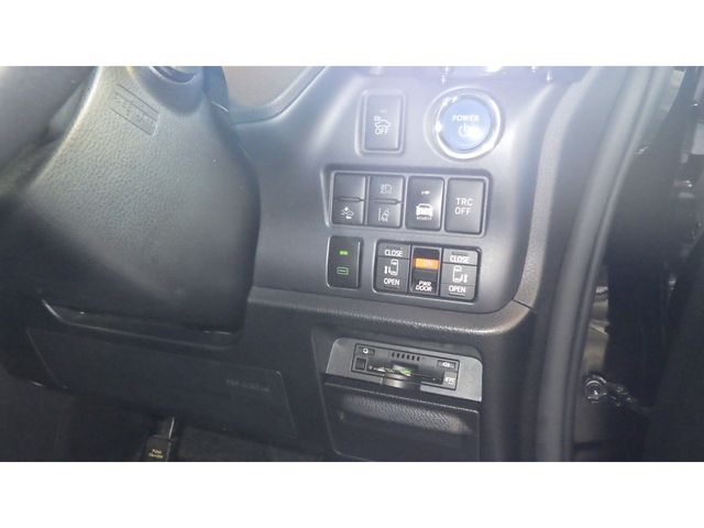 TOYOTA VOXY HYBRID 2016