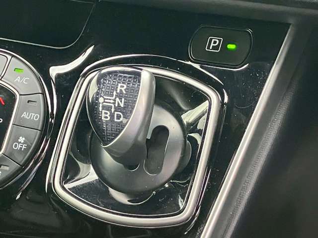 TOYOTA ESQUIRE HYBRID 2018