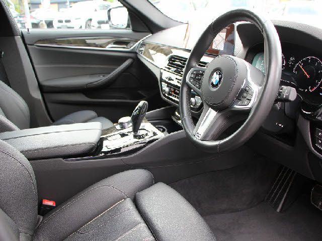 BMW BMW 5series TOURING 2019