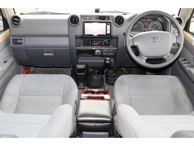 TOYOTA LANDCRUISER van 2015